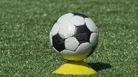 “切尔西难求一胜，加纳乔头球击中立柱，伯恩茅斯逼平蓝军，三轮无果！”