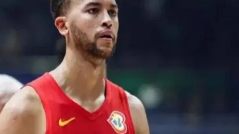 乔伊亚-以赛亚NBA赛场侧翼投篮犀利，得分如切瓜。